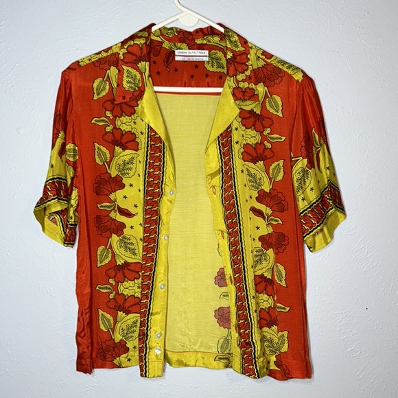 SOLD!! NO LONGER AVAILABLE!!! Urban Outfitters Hayden Scarf Print Button Down! - Picture 9 of 10